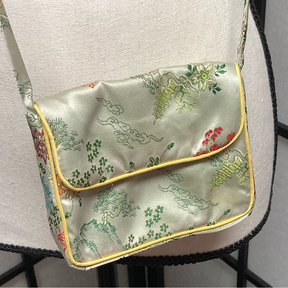 Vintage satin small evening bag light green w/ Japanese scenes embroidery